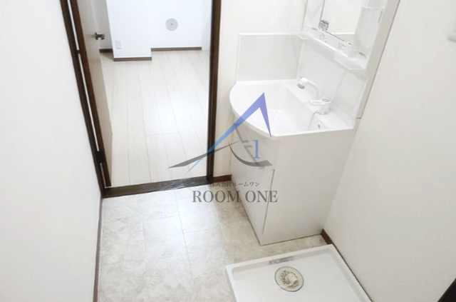 ファミリエ川崎中丸子の洗面所|独立洗面台です。