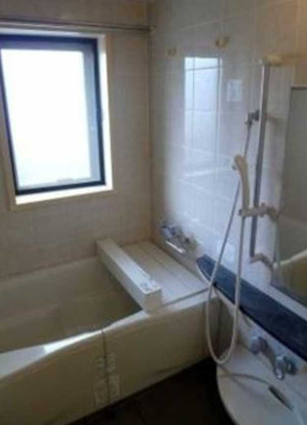 YORK　RESIDENCE　トランクルーム　２面バルコニー　管理人巡回の浴室