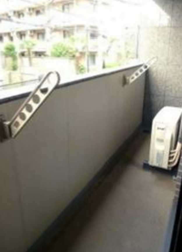 YORK　RESIDENCE　トランクルーム　２面バルコニー　管理人巡回のバルコニー