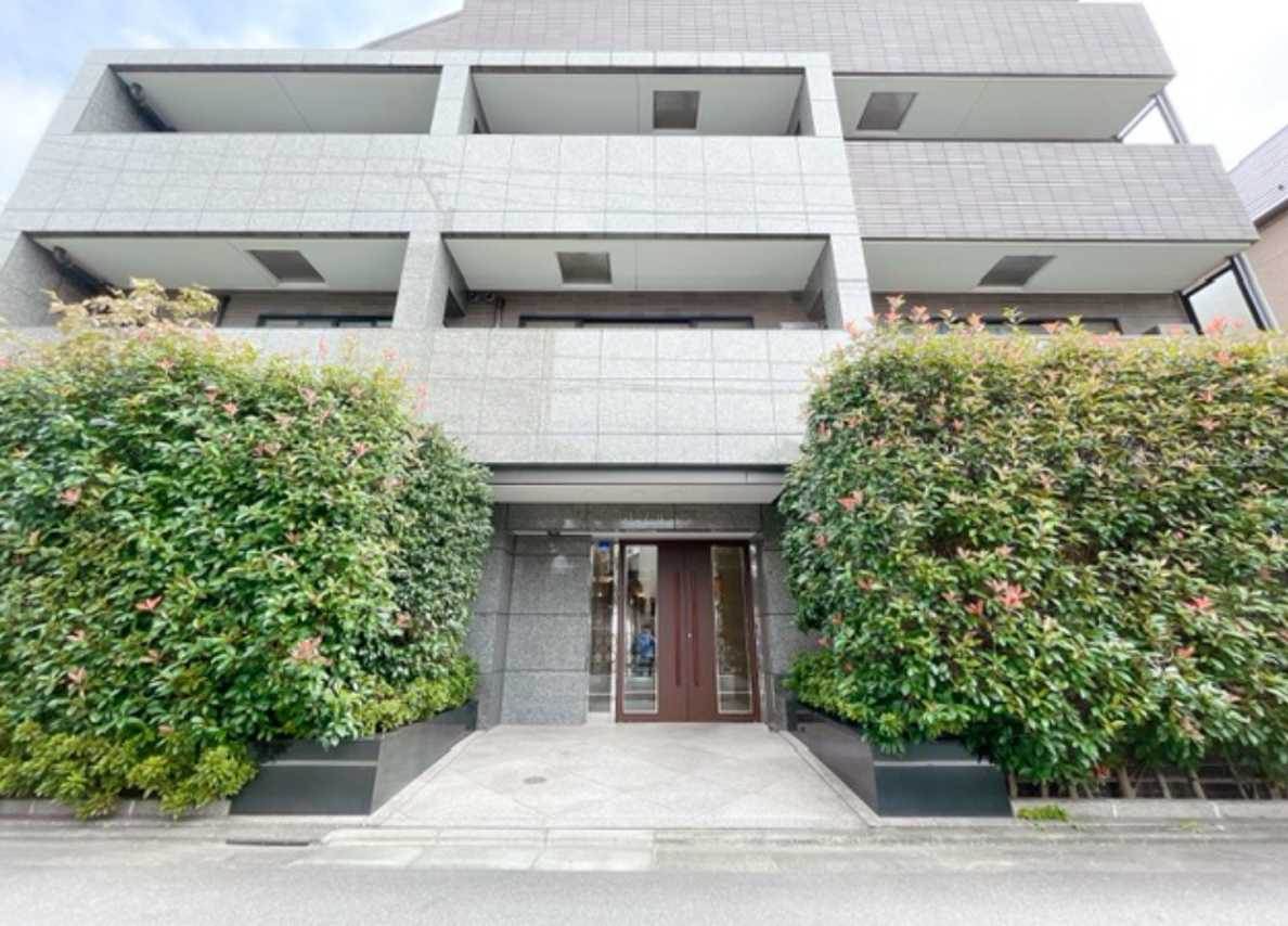 YORK　RESIDENCE　トランクルーム　２面バルコニー　管理人巡回の外観