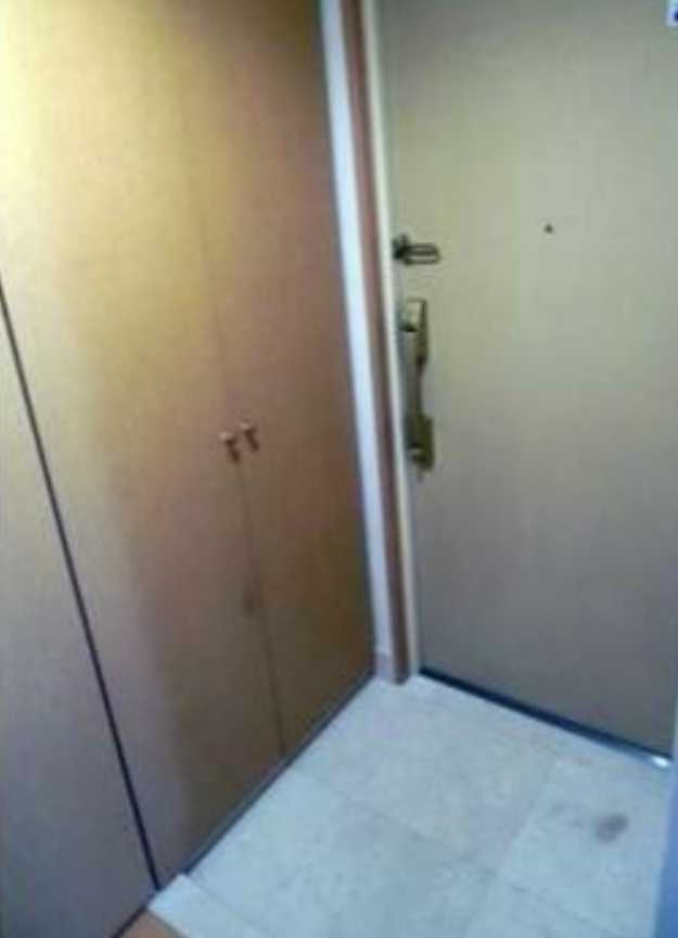 YORK　RESIDENCE　トランクルーム　２面バルコニー　管理人巡回の玄関