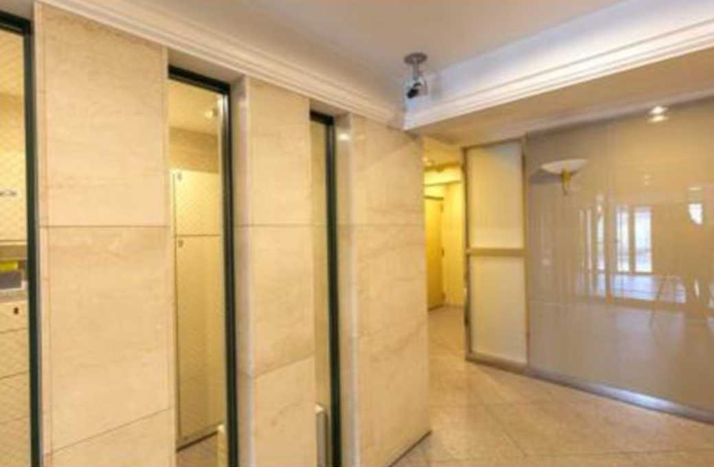 YORK　RESIDENCE　トランクルーム　２面バルコニー　管理人巡回のセキュリティ