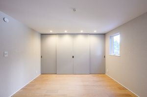 【洋室】 | ご自宅から現地まで、当社スタッフがお車にて、「お迎え・お送り」をしております。ぜひお気軽にお問い合わせくださいませ♪