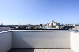 【バルコニー】 | ご自宅から現地まで、当社スタッフがお車にて、「お迎え・お送り」をしております。ぜひお気軽にお問い合わせくださいませ♪