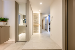 【玄関】 | ご自宅から現地まで、当社スタッフがお車にて、「お迎え・お送り」をしております。ぜひお気軽にお問い合わせくださいませ♪