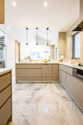 【キッチン】 | ご自宅から現地まで、当社スタッフがお車にて、「お迎え・お送り」をしております。ぜひお気軽にお問い合わせくださいませ♪