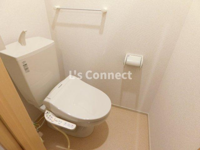 【トイレ】 | カーサピアッツァⅠ | 温水洗浄便座付きのトイレ。