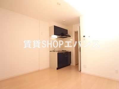 【居間・リビング】 | プレジール | こちらの居間で趣味の時間をお楽しみください