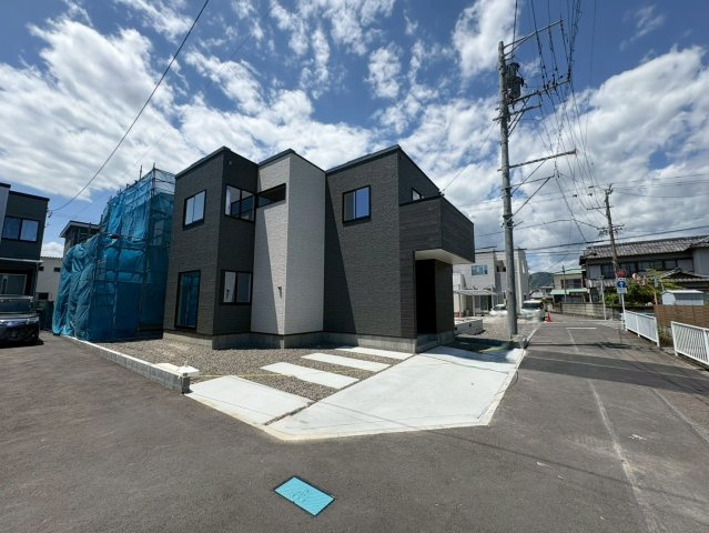 駿河区下川原五丁目9期　全６棟　4号棟　新築分譲の前面道路含む現地写真|角地のため日当たり、風通し良好！
車の出し入れもストレスなくできそうですね♪