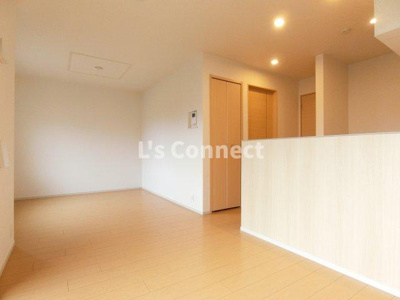 【内装】 | カーサピアッツァⅡ | 居室と寝室を分けて生活できる１ＬＤＫ。