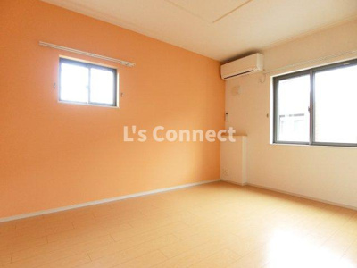 【その他】 | カーサピアッツァⅡ | 洋室にもエアコン付きです。