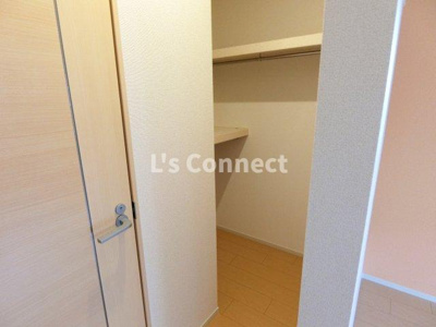 【収納】 | カーサピアッツァⅡ | ウォークスルークローゼットでお荷物もすっきり収納。