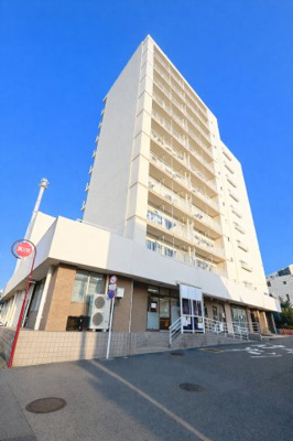 【外観】 | 子安台共同ビル | ◆管理体制良好なマンションです。清潔感のあるエントランスに開放感のある住環境。
