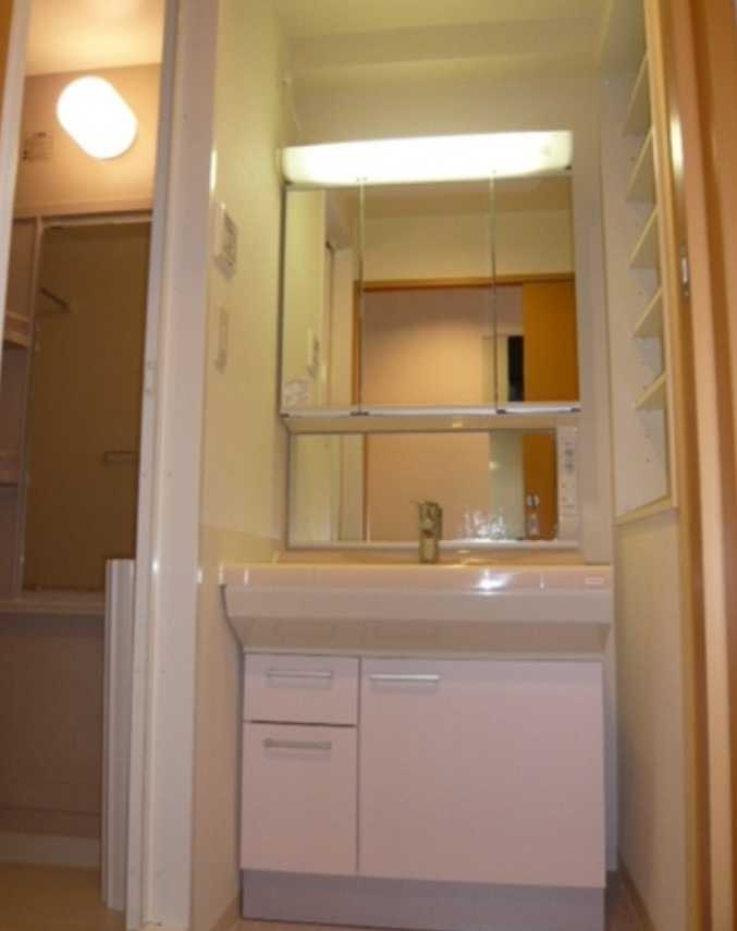 フォレスト446　高層階　管理人巡回　陽当たり良好の洗面所