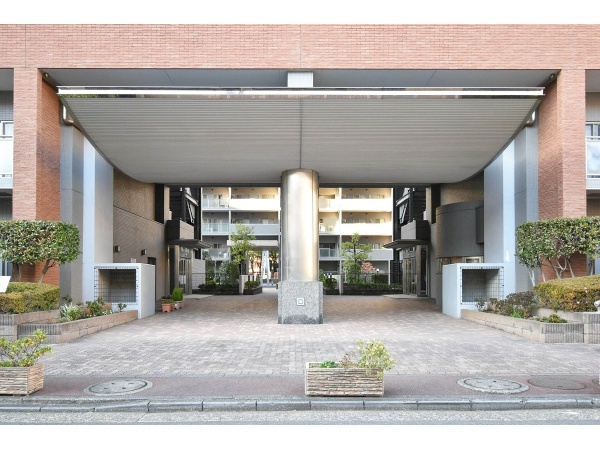 横浜公園通り壱番館のエントランス