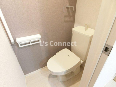 【トイレ】 | ノアーズアークⅡ | 温水洗浄便座付きのトイレ。