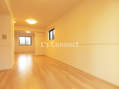 【居間・リビング】 | ノアーズアークⅡ | 角部屋で２面に窓があります。