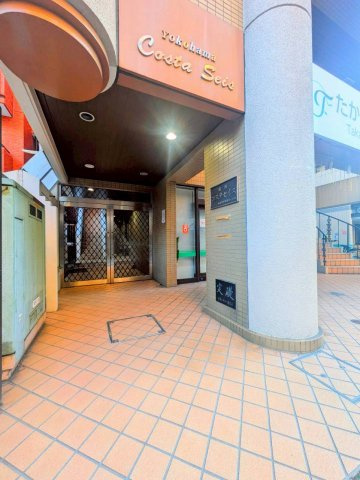 横浜コスタセイスのエントランス