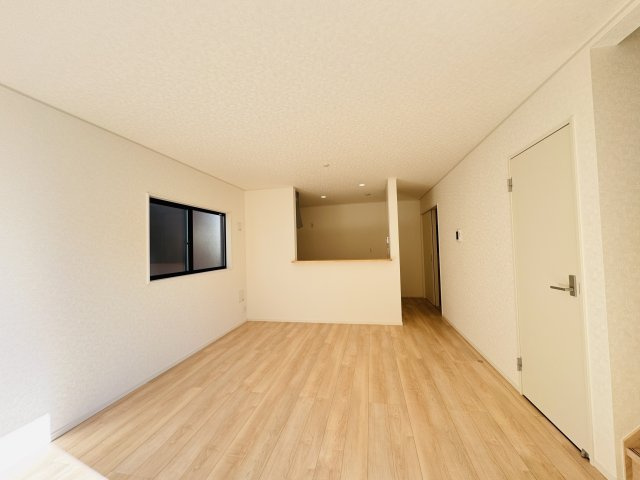 柏市布施新町４丁目新築戸建（布施新町第３）の居間・リビング|18帖リビングダイニングキッチン