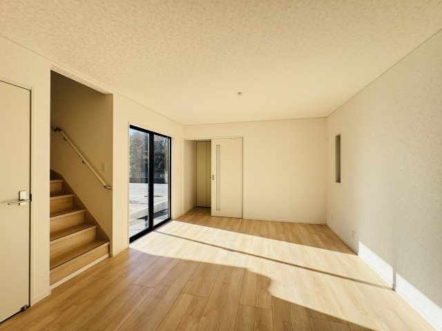 柏市布施新町４丁目新築戸建（布施新町第３）の居間・リビング|18帖リビングダイニングキッチン