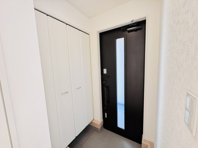 柏市布施新町４丁目新築戸建（布施新町第３）の玄関|玄関ホール・シューズクローゼット