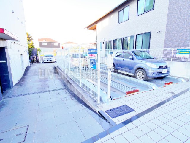 国分寺市本多５丁目の賃貸マンションの駐車場