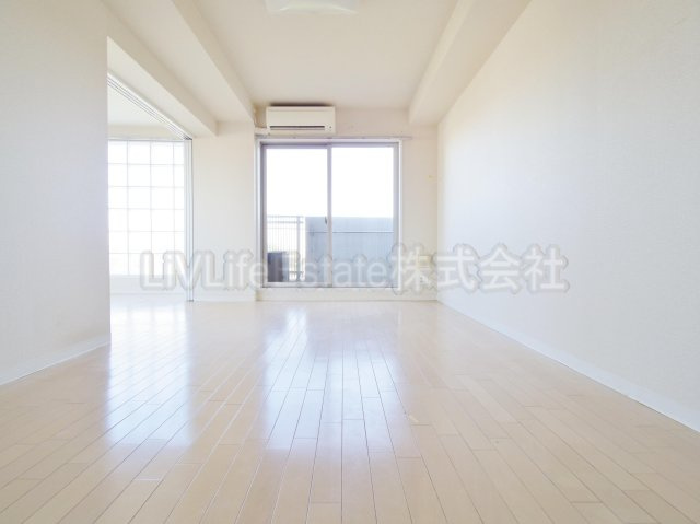 国分寺市本多５丁目の賃貸マンションの居間・リビング