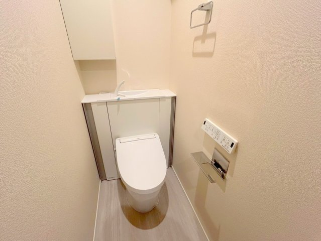 エルズプラス高円寺南の居間・リビング|２面窓のリビング