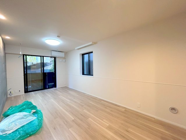 エルズプラス高円寺南の洗面所|洗濯機置き場上に棚あり