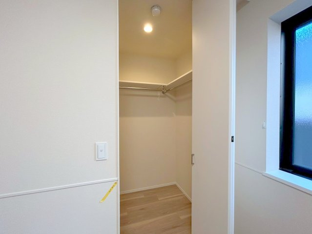 エルズプラス高円寺南の設備|雨の日の洗濯物干しに便利な室内物干しフック