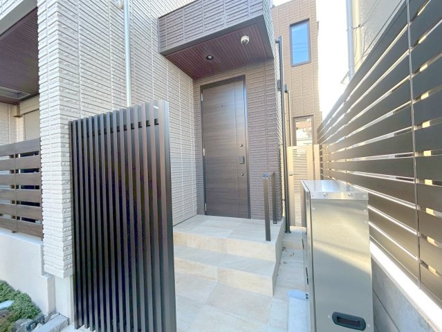 エルズプラス高円寺南のその他共用部分|２４時間ゴミ出し可能の保管庫あり