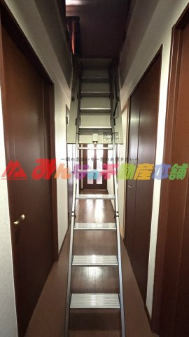 エバーライフネアシティ久留米弐番館の居間・リビング