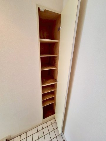 ピアー中野の玄関|シューズＢＯＸあり