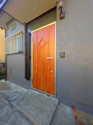 貸家　六ツ川３－５４－３の玄関