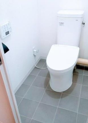 【中古マンション】かわつるグリーンタウン新鶴のトイレ|落ち着いた色調のトイレです