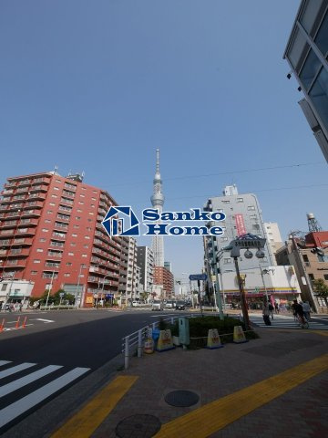 ホタカリュミエール・イワタの周辺