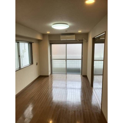 【居間・リビング】 | 山岸ビル | 洋室