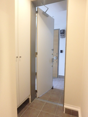 玄関横にシューズボックスがついているので、片付いた玄関がキープできます。