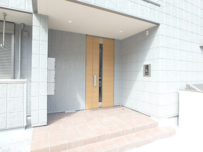 防犯が気になる方におすすめのオートロック付エントランス