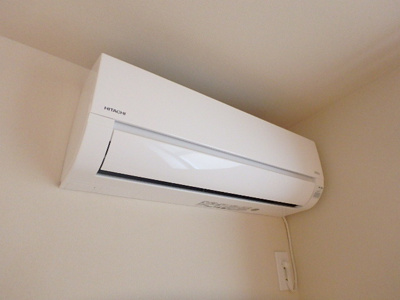 これからの季節の必需品、エアコン２基付き。