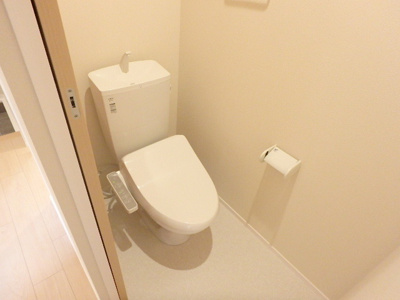 トイレには快適な温水洗浄便座付き