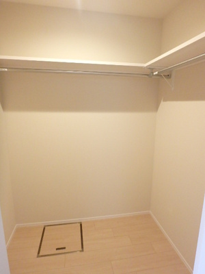 ウォークインクローゼット付！お部屋もすっきり片付けられます。