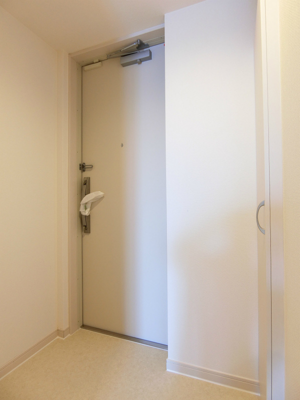 リブリ・岸辺・OSAKAの玄関