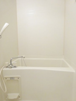 【浴室】 | レフィナードＡ