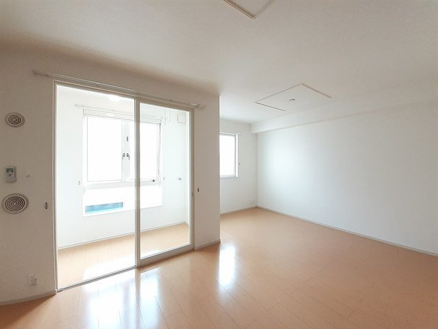 エトワール八尾Ⅲの居間・リビング