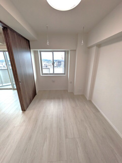 南向き5.2帖洋室です