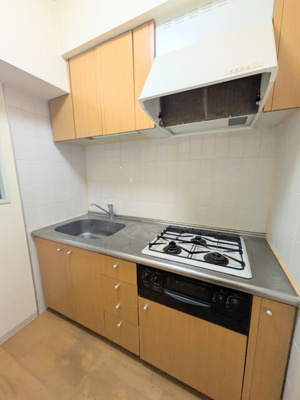 ３口ガスコンロのキッチン♪　※清掃前、参考写真