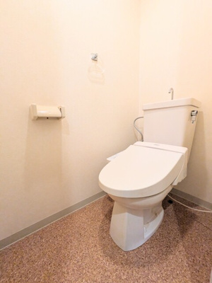 温水洗浄便座♪　※清掃前、参考写真