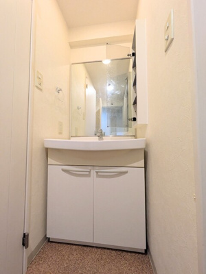 独立洗面台♪　※清掃前、参考写真