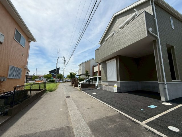 平塚市田村8丁目新築戸建て　第48-1号棟の前面道路含む現地写真